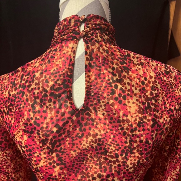 Beautiful Fitted Dress - Picture 3 of 5